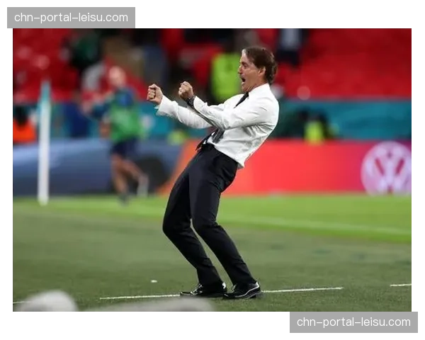 前意大利国家队主帅曼奇尼现身看台,观战那不勒斯比赛引猜测